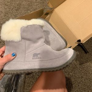 Sorel slippers 9.5